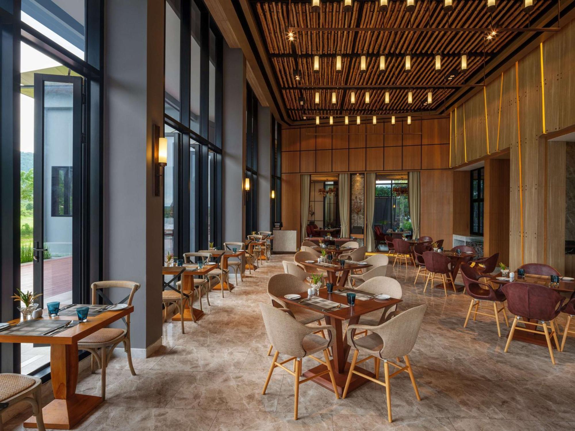 Dusitd2 Khao Yai Hotel Му Си Екстериор снимка